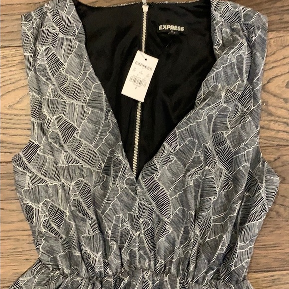Express dress - Picture 2 of 5